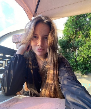 Аппетитная красотка с ангельским лицом и горячим темпераментом ждет встречи с обаятельным мужчиной. Ты откроешь для себя новые грани удовольствия. Звони скорее! 2359, 23 года