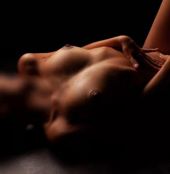 Знойная брюнетка готова подарить тебе море страсти и жарких моментов. Со мной ты забудешь обо всех проблемах и окунешься в атмосферу настоящего удовольствия. Только для истинных ценителей! 5946, 24 года